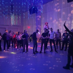 Молодежная дискотека