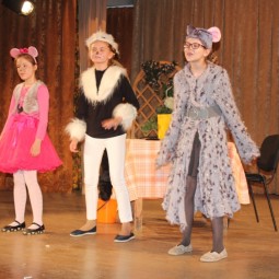 Спектакль «Кто живет под крыльцом?»