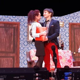 Трансляция спектакля «Шум за сценой»