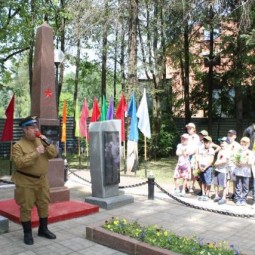 Церемония возложения цветов, венков и корзин «Тот самый длинный день»