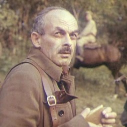 Трансляция видеоклипа «Бери шинель, пошли домой!»