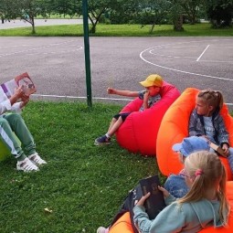 Познавательное мероприятие «Читаем на траве»