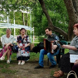 Исполнение песен под гармонь «Лето, солнце, море света…»