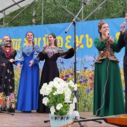 Песенно-фольклорный праздник «Летний день в Язвицах»