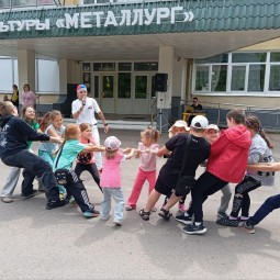 «Мы живём в стране великой»