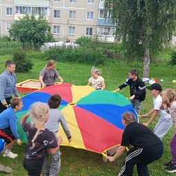 Игротека для детей на свежем воздухе «Поём и играем всем двором дети»