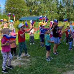 Анимационная программа «Три цвета красками сияют – в стране День флага отмечают!»