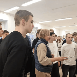 Выставка «Цветные истории»