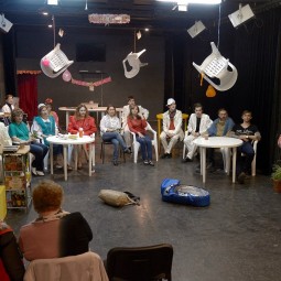 Спектакль «Скрипка, бубен и утюг»