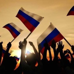 «Над нами реет флаг России»