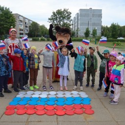 Познавательно-игровая программа «День флага России»