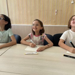 Мастер–класс по изо для детей «Наша родная земля» ко Дню Государственного флага России
