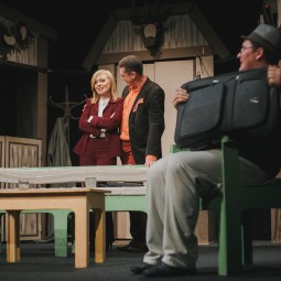 Спектакль «Играем в дружную семью, или Гарнир по-французски»