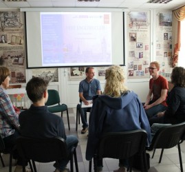 Занятия клуба английского языка Free english club