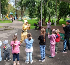 Познавательно-игровая программа «Полосатый праздник»