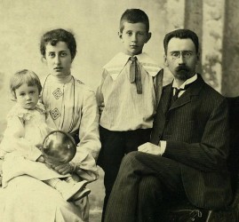 Экскурсия по выставке «Алексей Бахрушин. Наследие»