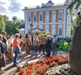 Экскурсия «Этих дней не смолкнет слава…»