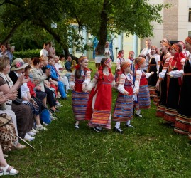Фольклорная программа «Хоровод у яблоньки»
