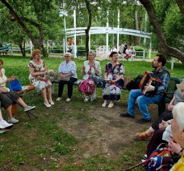 Исполнение песен под гармонь «Летние мотивы»