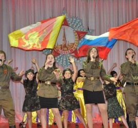 Нас песня вела к Победе