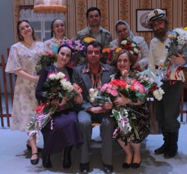 Спектакль «Любовь и голуби»