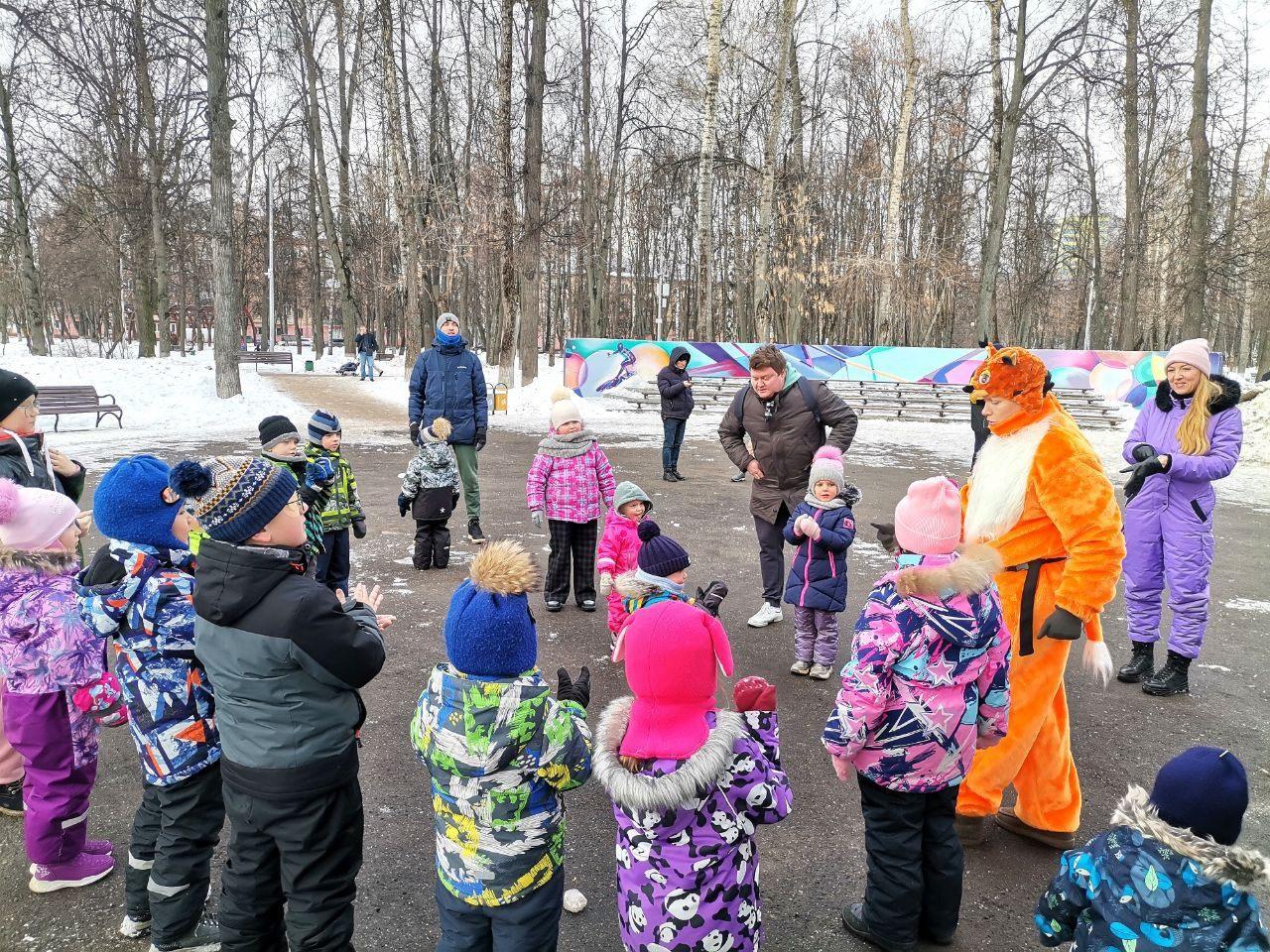 Много салазок. Салазки сидений мазда 626. Много салазок. Много салазок. Много салазок.