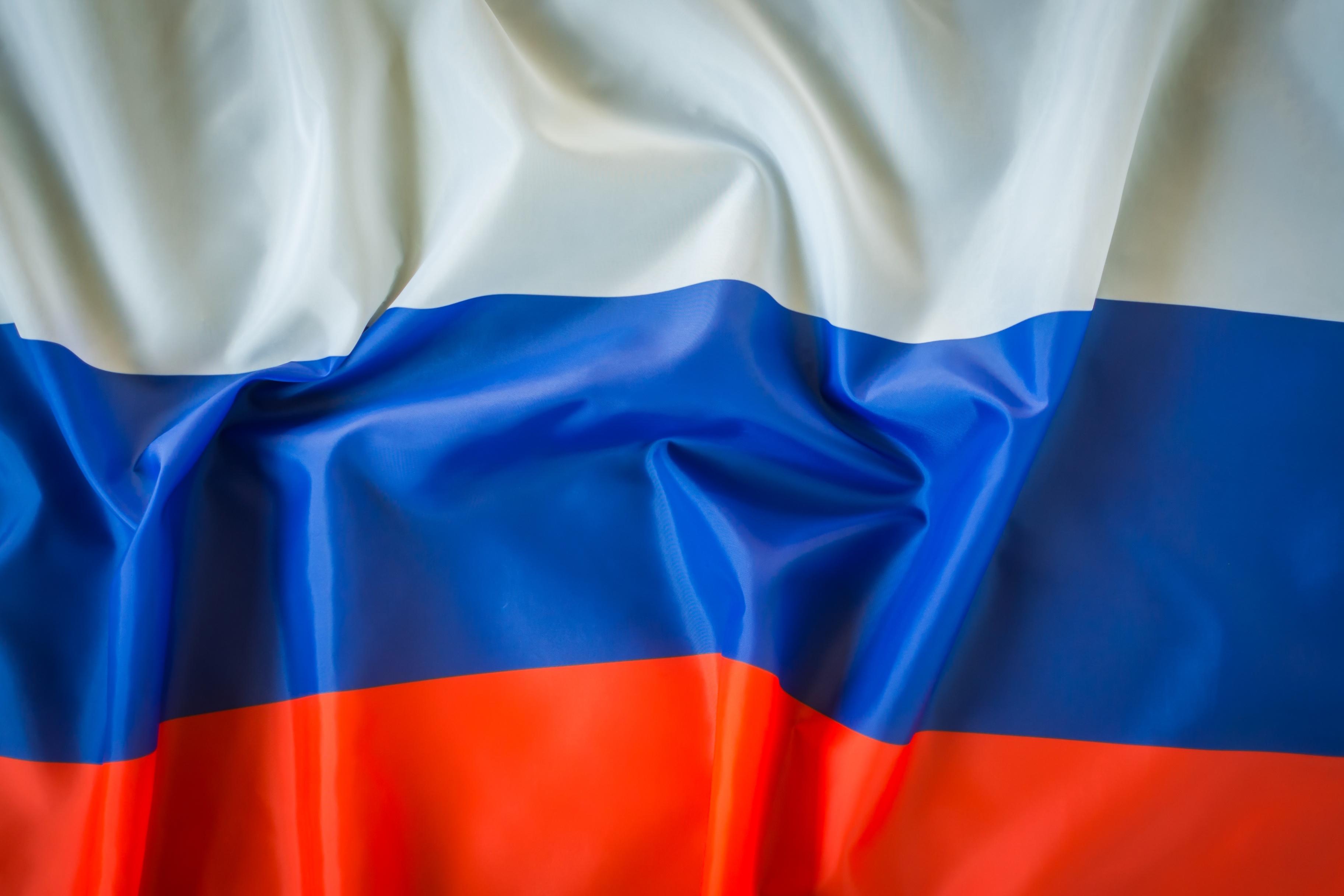 Какой русский флаг. Флаг России. Флаг Триколор России. Ф̆̈л̆̈ӑ̈г̆̈ Р̆̈о̆сси й̈. Знамя Триколор в России.