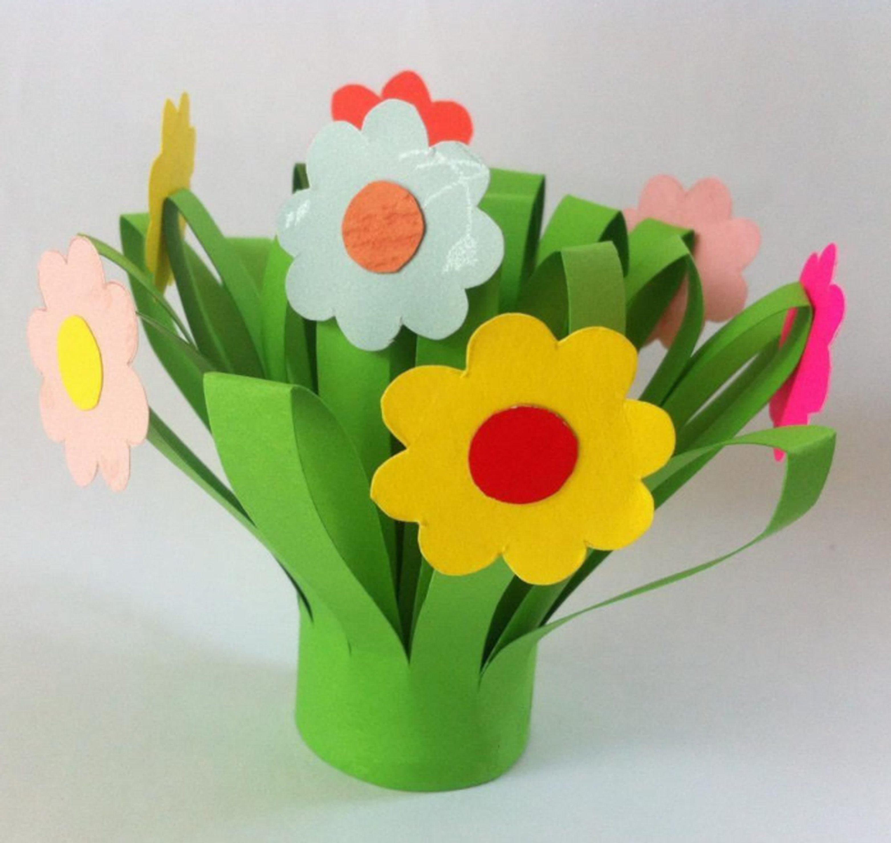 Весенний букет поделка в детский. Поделки для мамы. Поделка цветы. Цветы из цветной бумаги для детей.