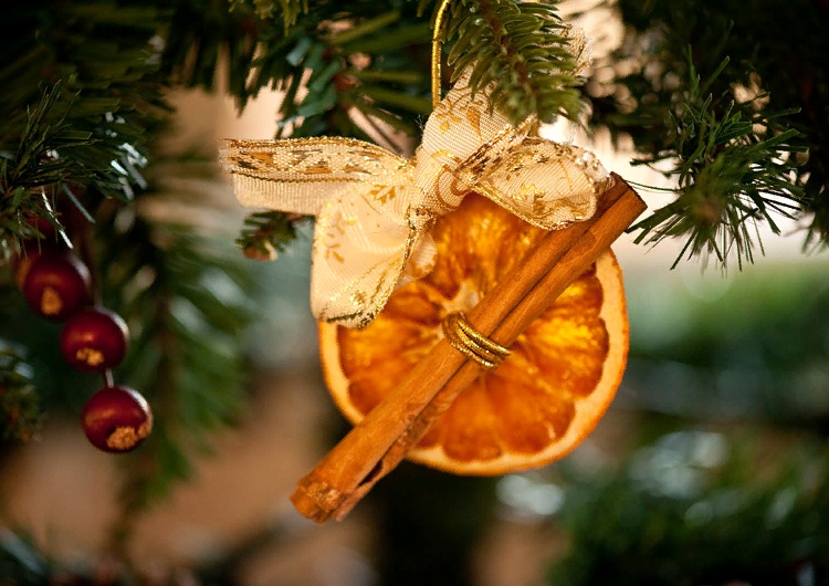 Новогодний декор из мандаринов: 7 необычных идей