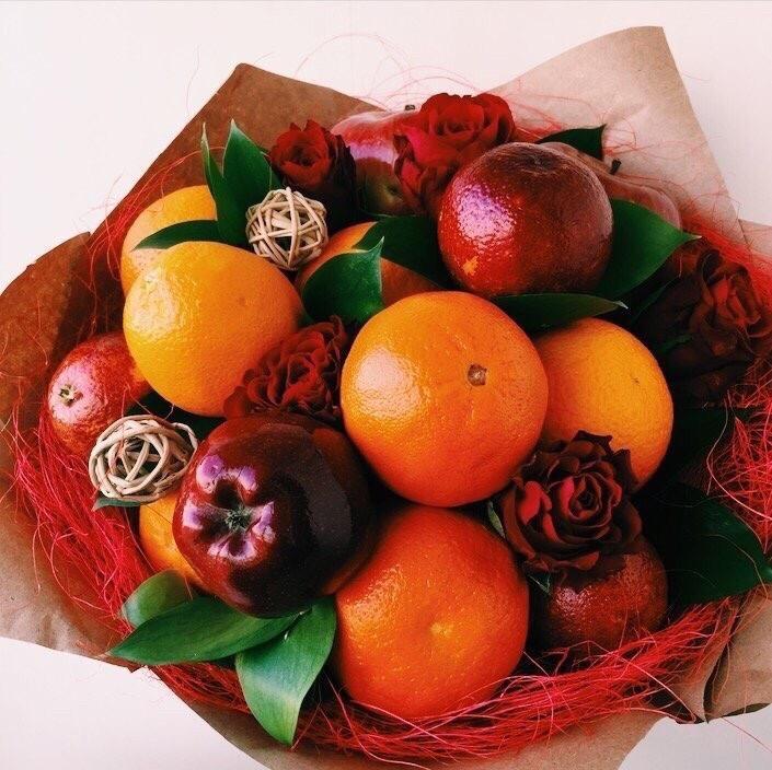 Букет из фруктов своими руками — оригинальный подарок к празд�нику