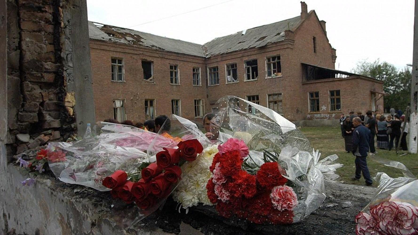 Теракт в школе 1 сентября 2004. Беслан Северная Осетия сентябрь 2004. Захват заложников в школе №1 города Беслана в сентябре 2004 года.