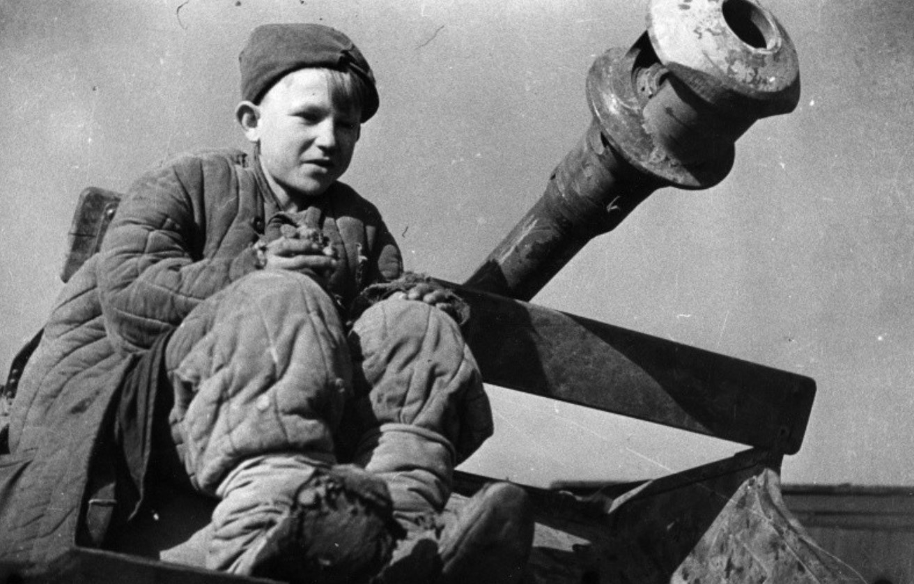 Участие детей в великой отечественной. Дети во время Великой Отечественной войны 1941-1945. Военные годы 1941-1945 дети.